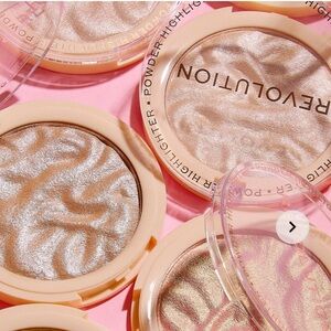 Revolution Radiant Glow Highlighter in Just My Type